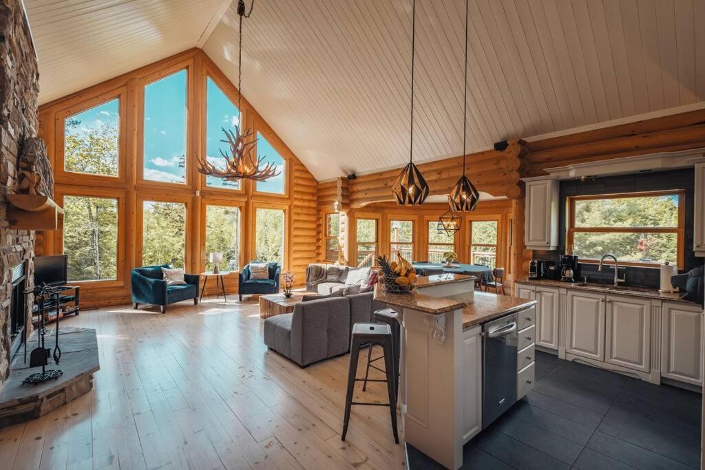 Chalet White Wolf SPA at Fiddler's Lake