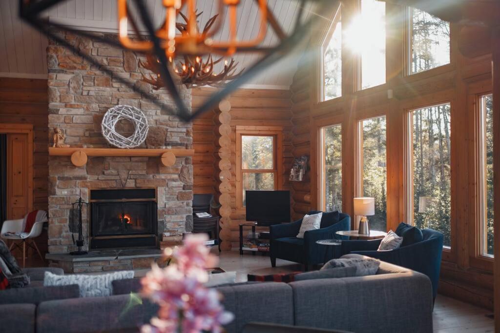 Chalet White Wolf SPA at Fiddler's Lake