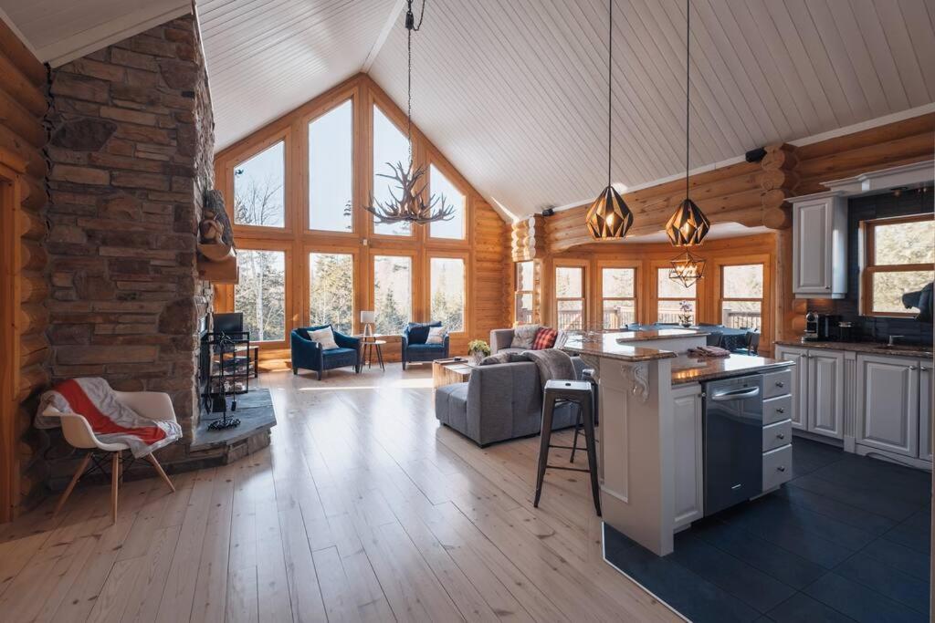 Chalet White Wolf SPA at Fiddler's Lake