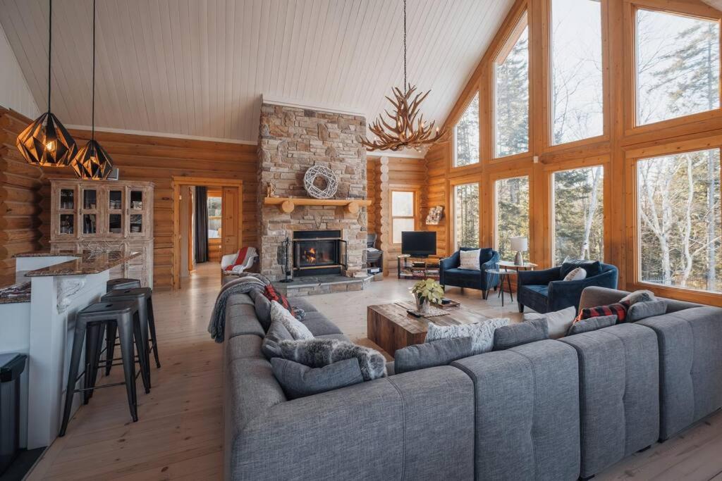 Chalet White Wolf SPA at Fiddler's Lake