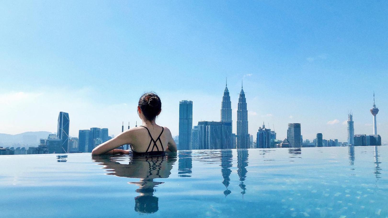 Hotel Expressionz Professional Suites by AURORA SUMMER SUITES - Image 1