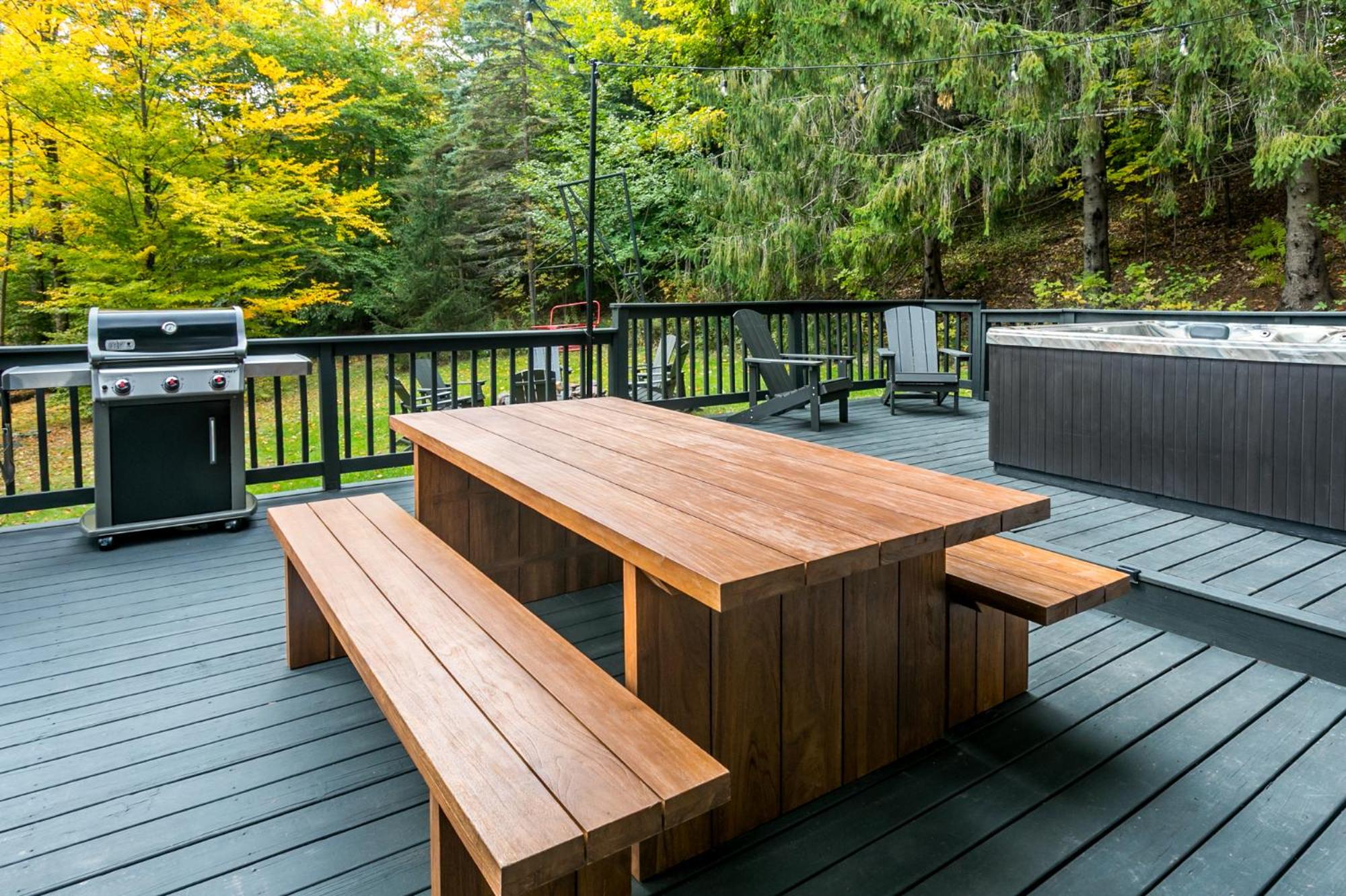 Woodpecker House - Mountain retreat with hot tub - 10 min to skiing in Hunter & Windham view 4