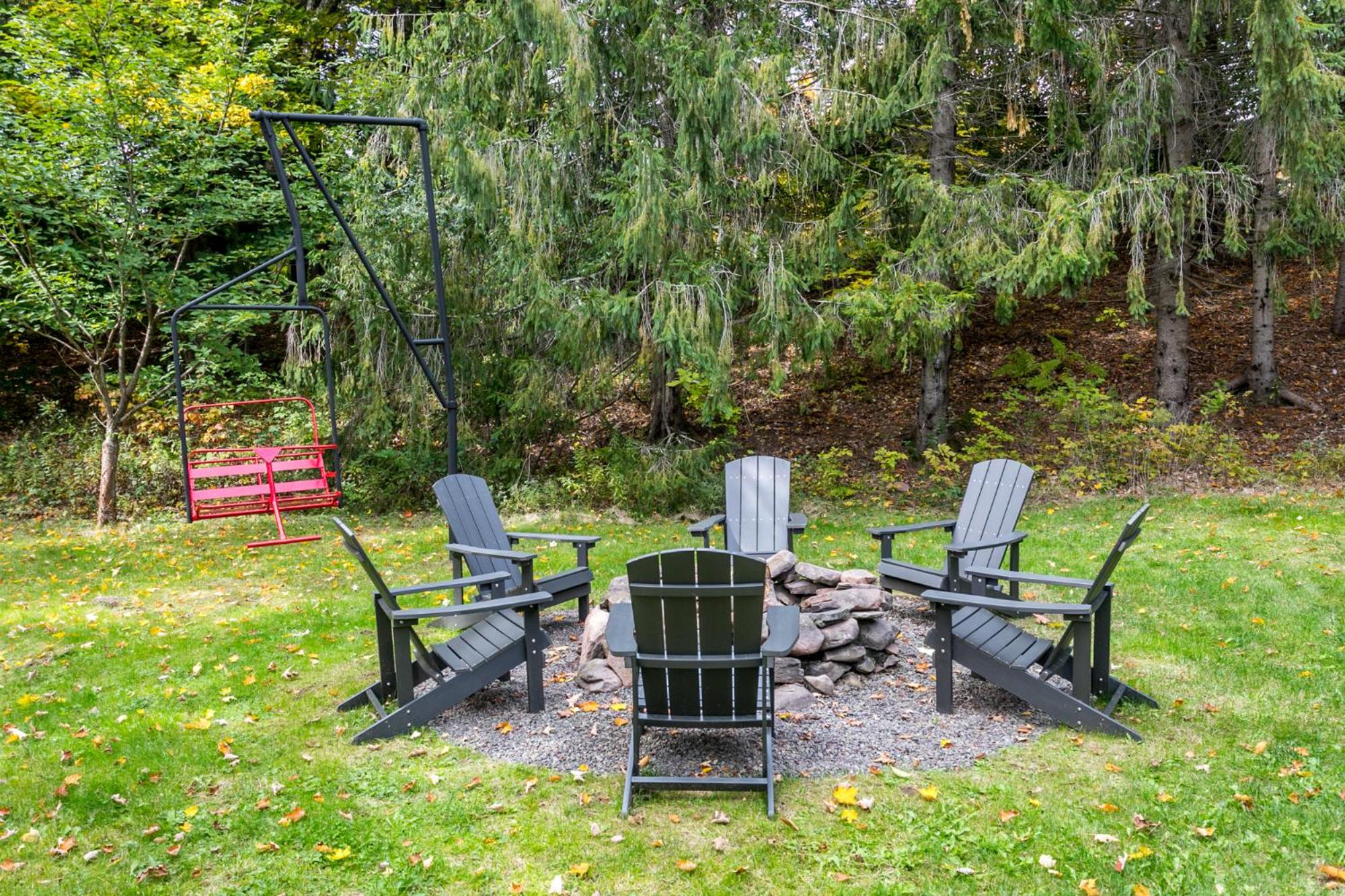 Woodpecker House - Mountain retreat with hot tub - 10 min to skiing in Hunter & Windham view 3