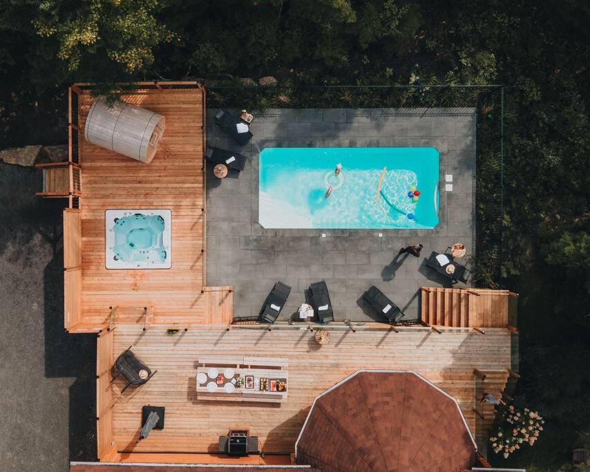 Chalet Blue Jay Spa at Fiddler's Lake