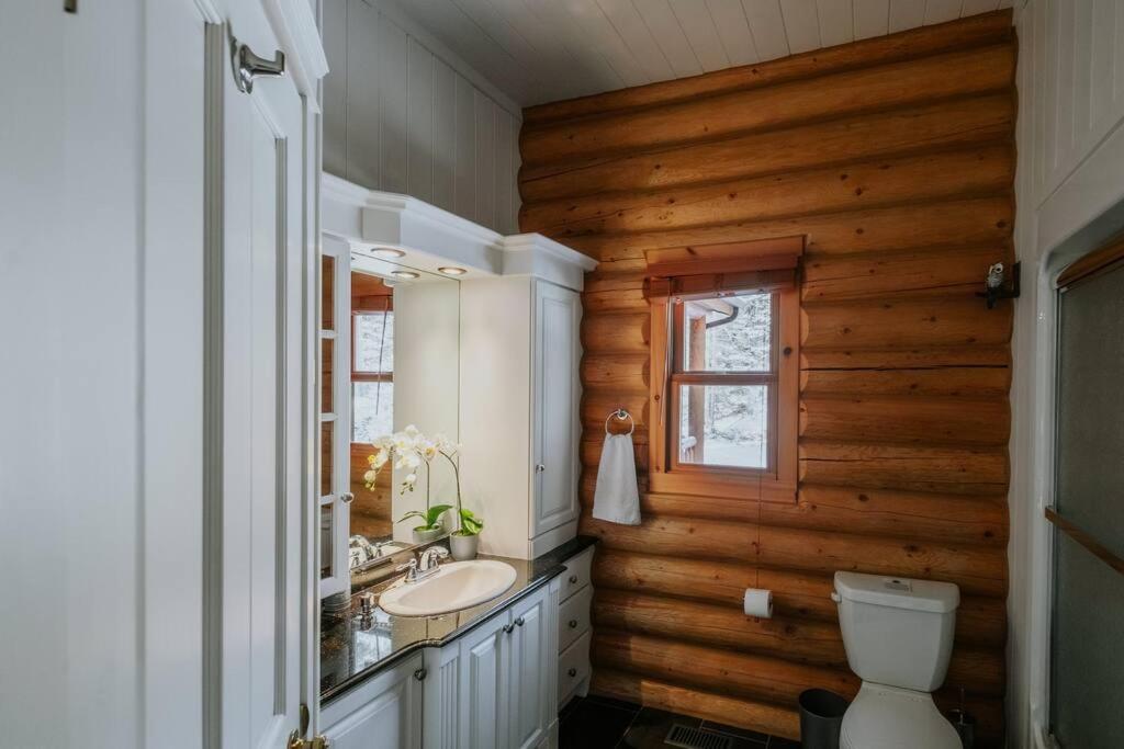 Chalet Blue Jay Spa at Fiddler's Lake