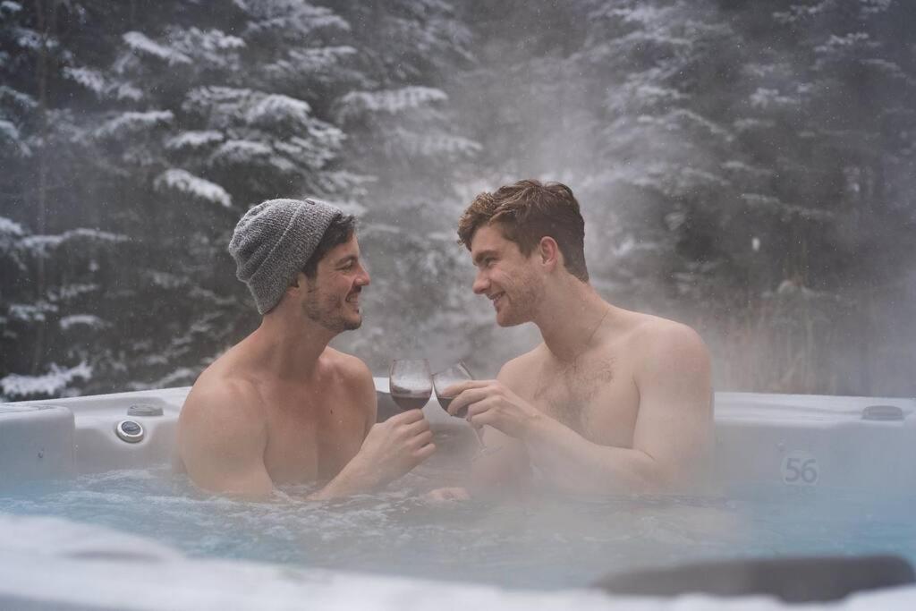 Chalet Blue Jay Spa at Fiddler's Lake