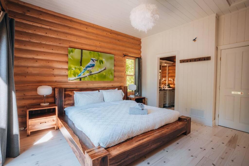 Chalet Blue Jay Spa at Fiddler's Lake