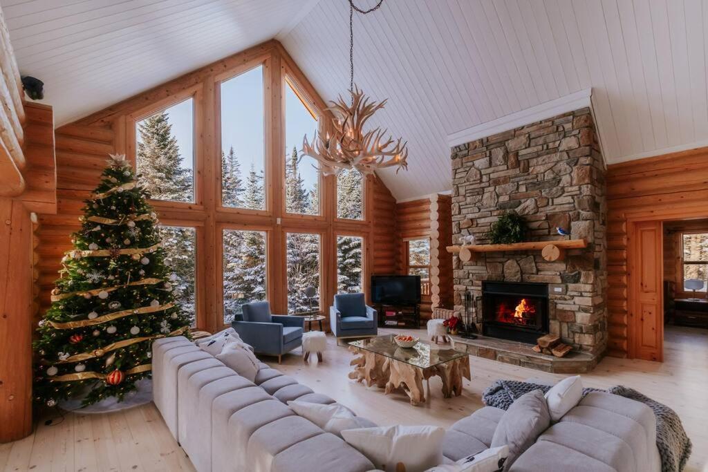Chalet Blue Jay Spa at Fiddler's Lake