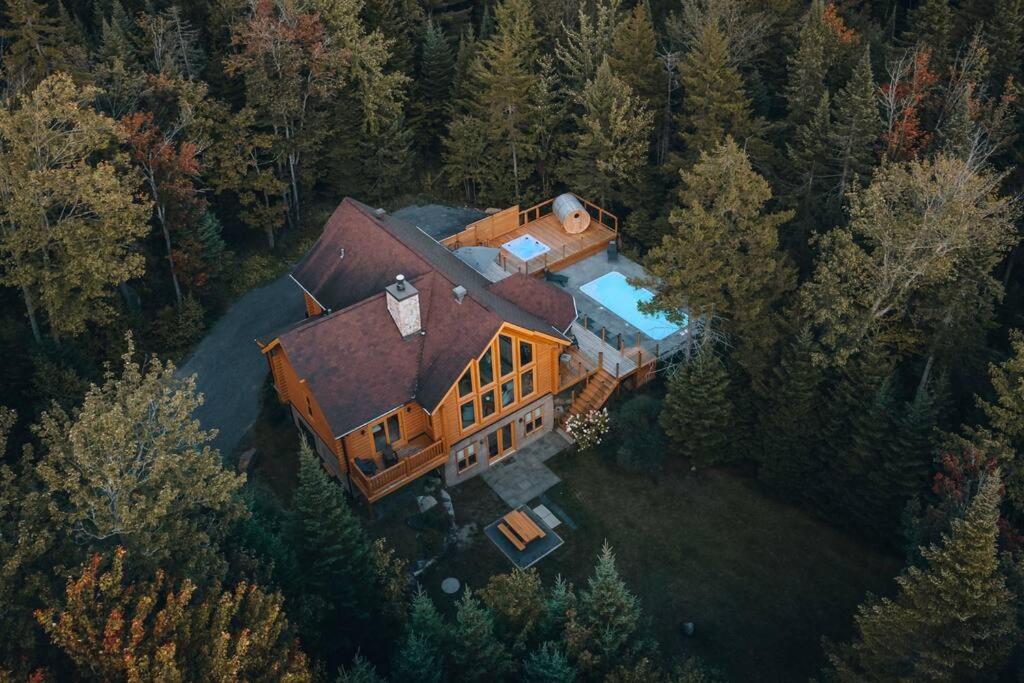 Chalet Blue Jay Spa at Fiddler's Lake