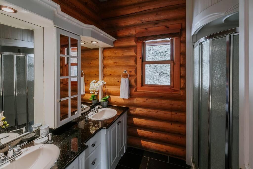 Chalet Blue Jay Spa at Fiddler's Lake