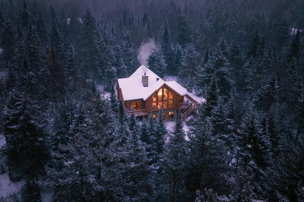 Chalet Blue Jay Spa at Fiddler's Lake