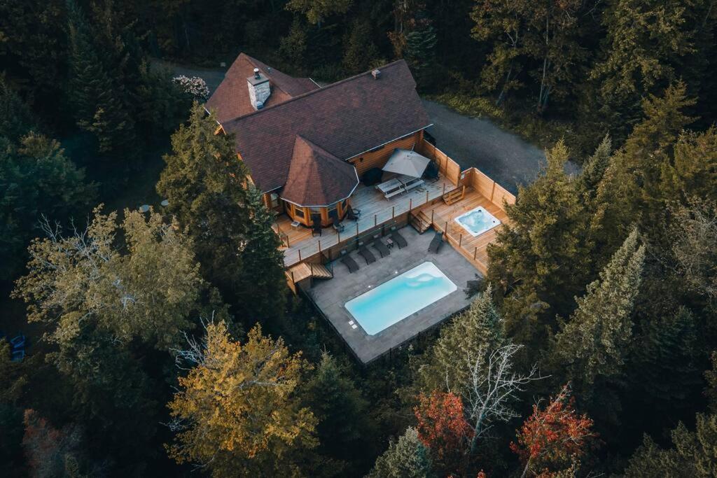 Chalet Blue Jay Spa at Fiddler's Lake