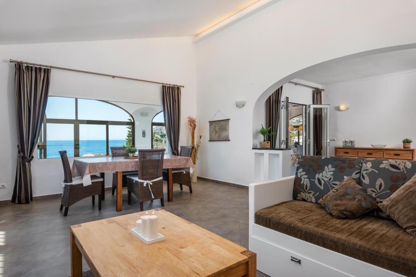 Villa Jaconne - PlusHolidays view 3