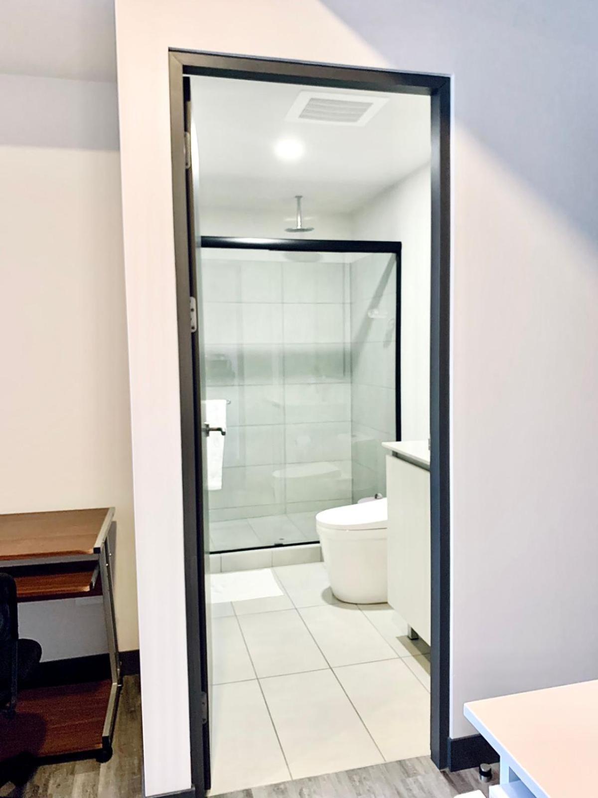 Único Apartamento en Nuevo y Moderno Condominio