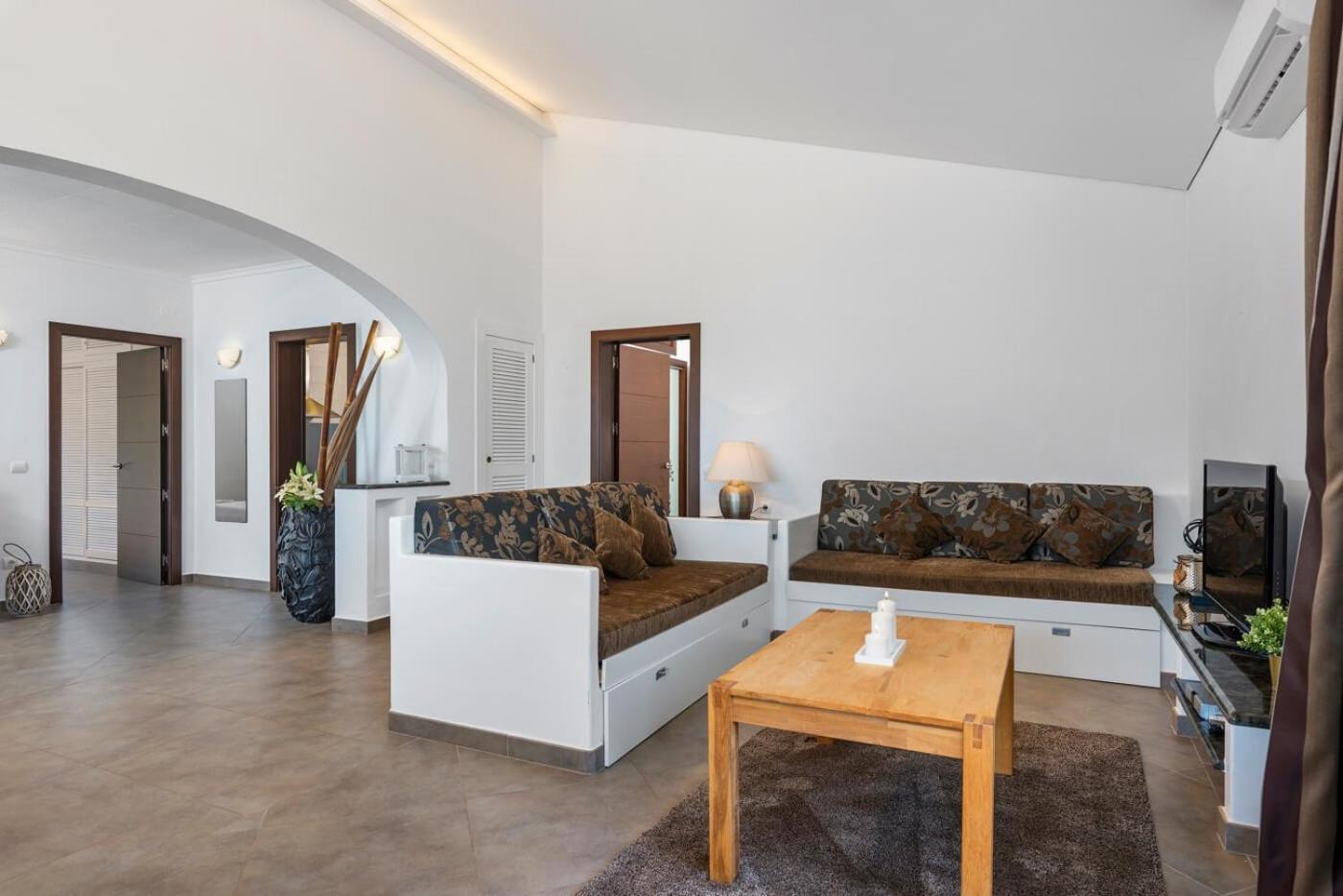 Villa Jaconne - PlusHolidays view 4