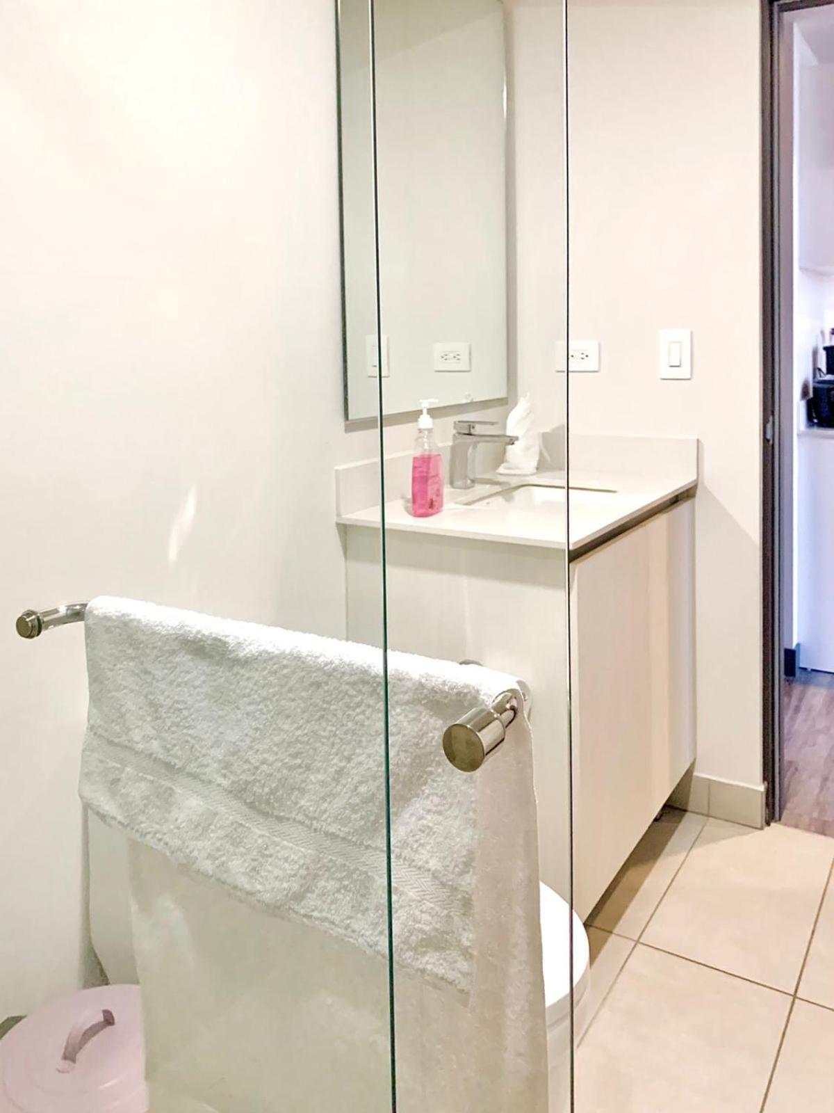 Único Apartamento en Nuevo y Moderno Condominio