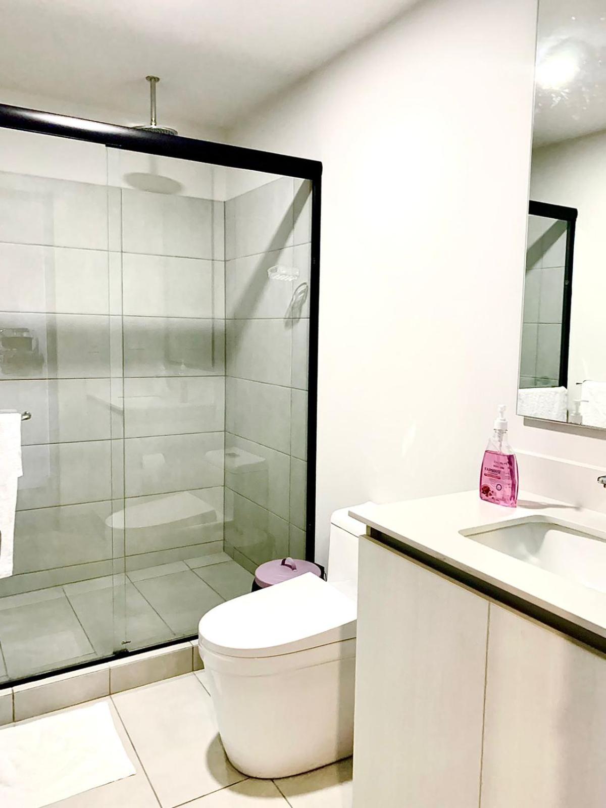 Único Apartamento en Nuevo y Moderno Condominio