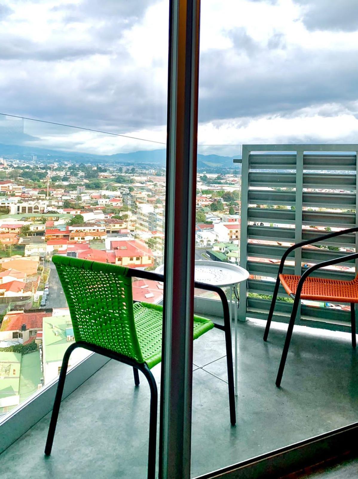 Único Apartamento en Nuevo y Moderno Condominio
