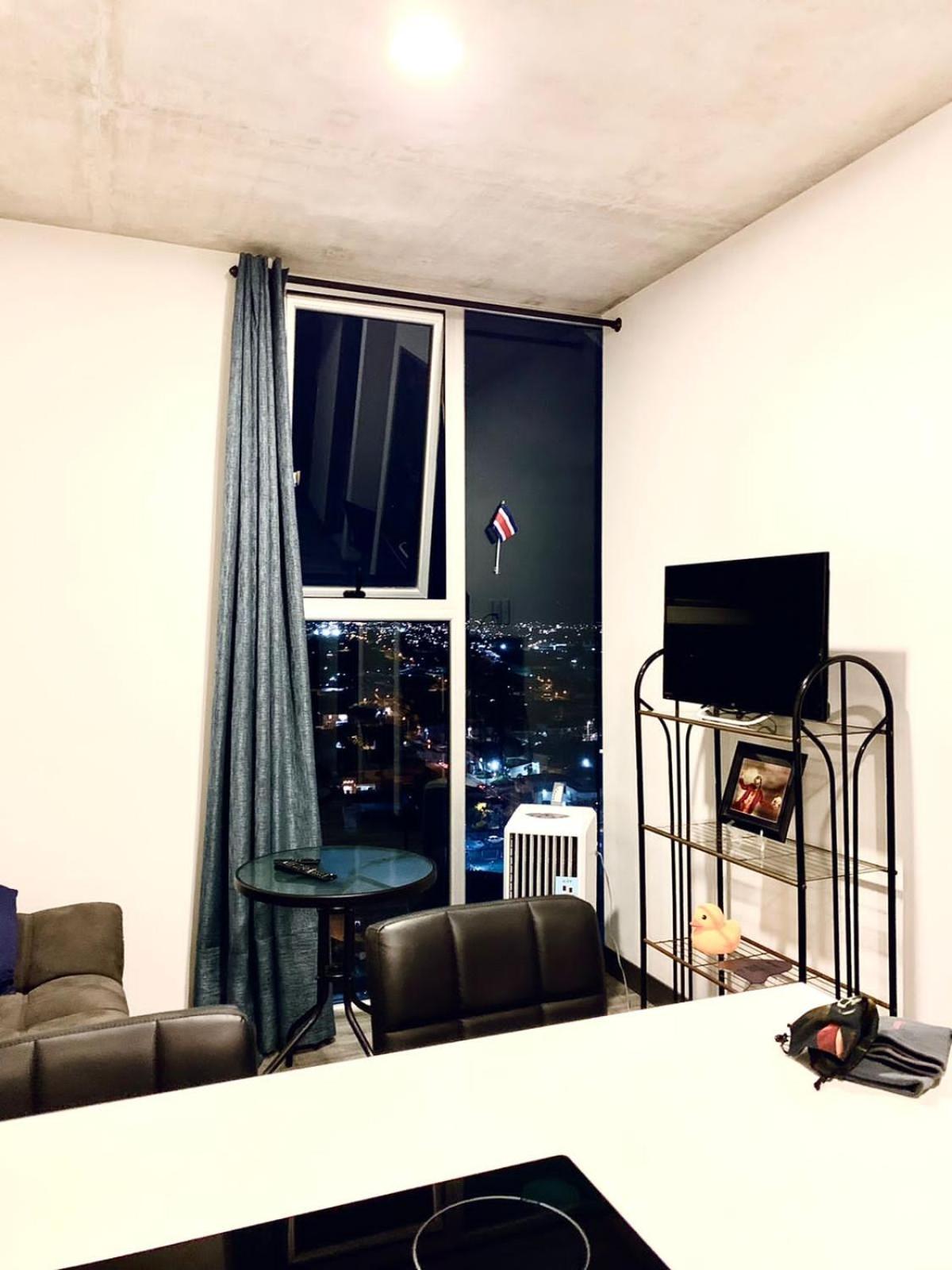 Único Apartamento en Nuevo y Moderno Condominio