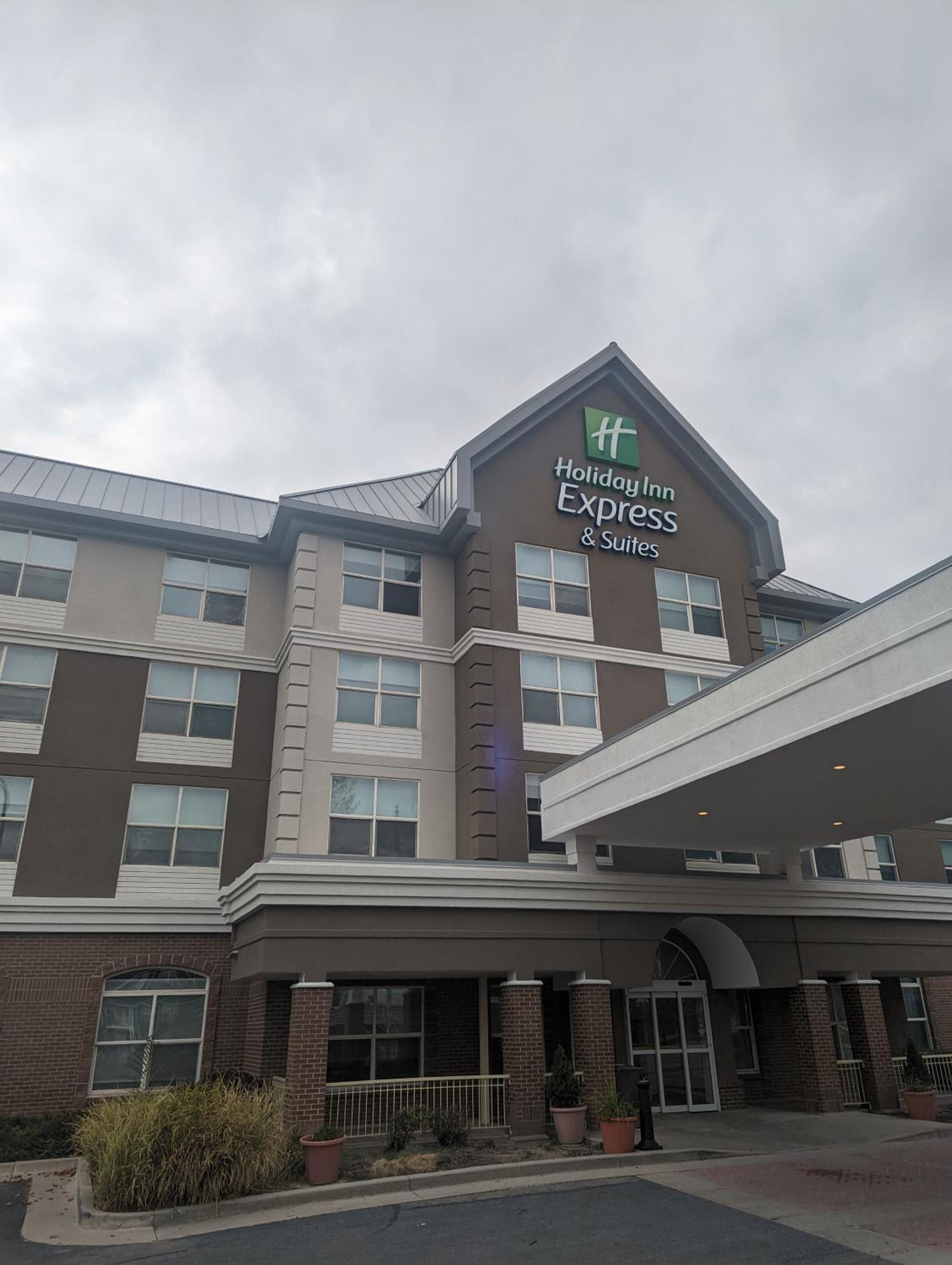 Hotel Holiday Inn Express & Suites Salt Lake City N - Bountiful - Image 1