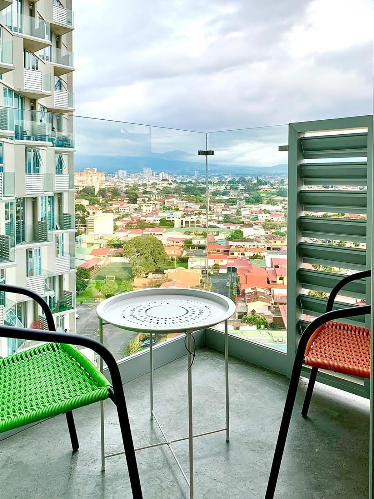Único Apartamento en Nuevo y Moderno Condominio