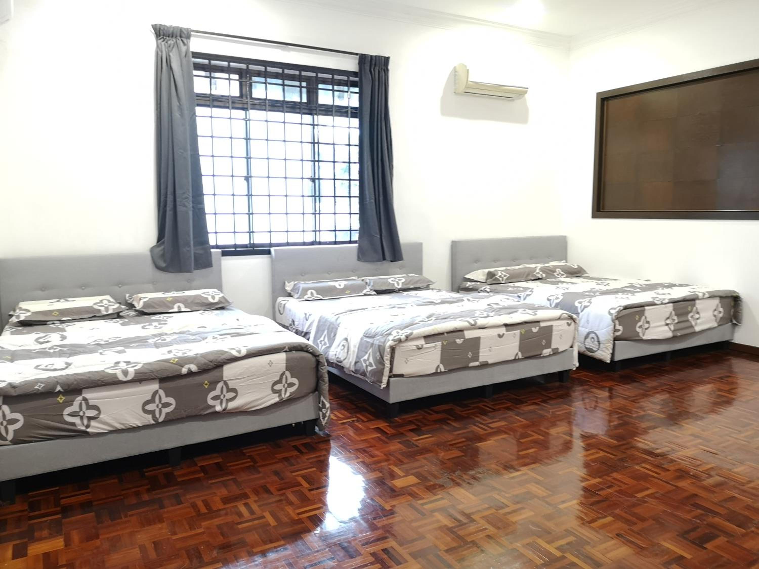Jb City 5 Bedroom semi-d Near ksl,mid valley ,berjaya waterfront