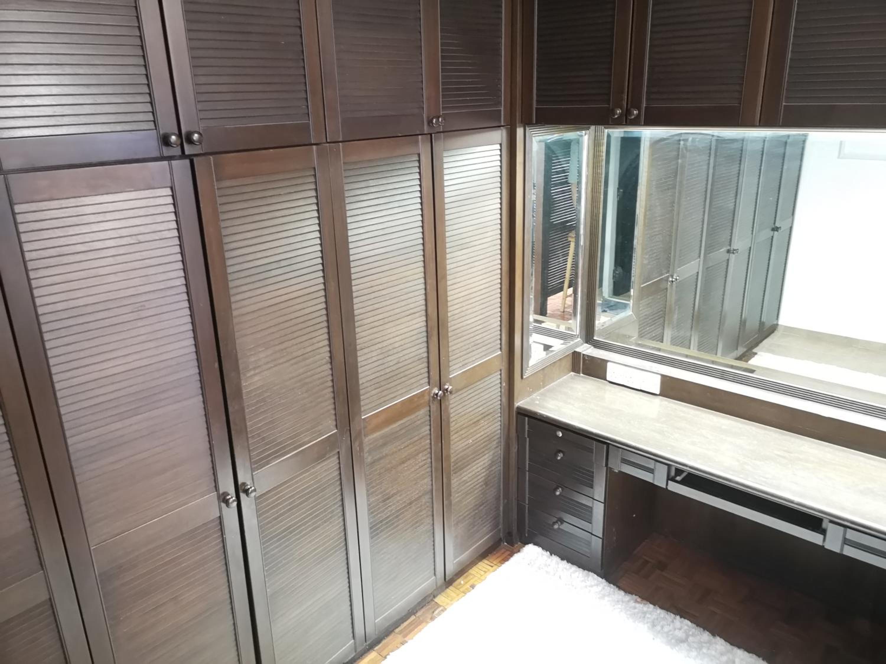 Jb City 5 Bedroom semi-d Near ksl,mid valley ,berjaya waterfront