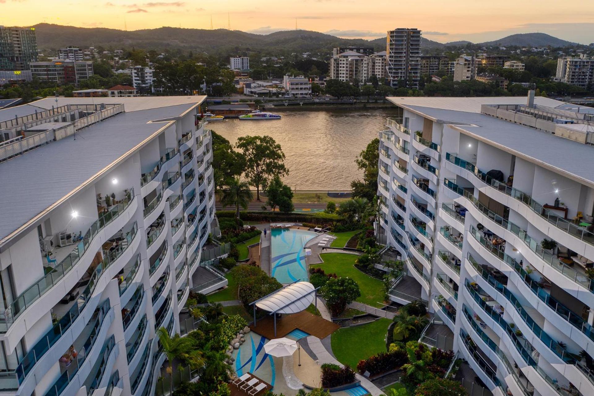 Stunning Waterfront Penthouse 3 or 4 Bedrooms