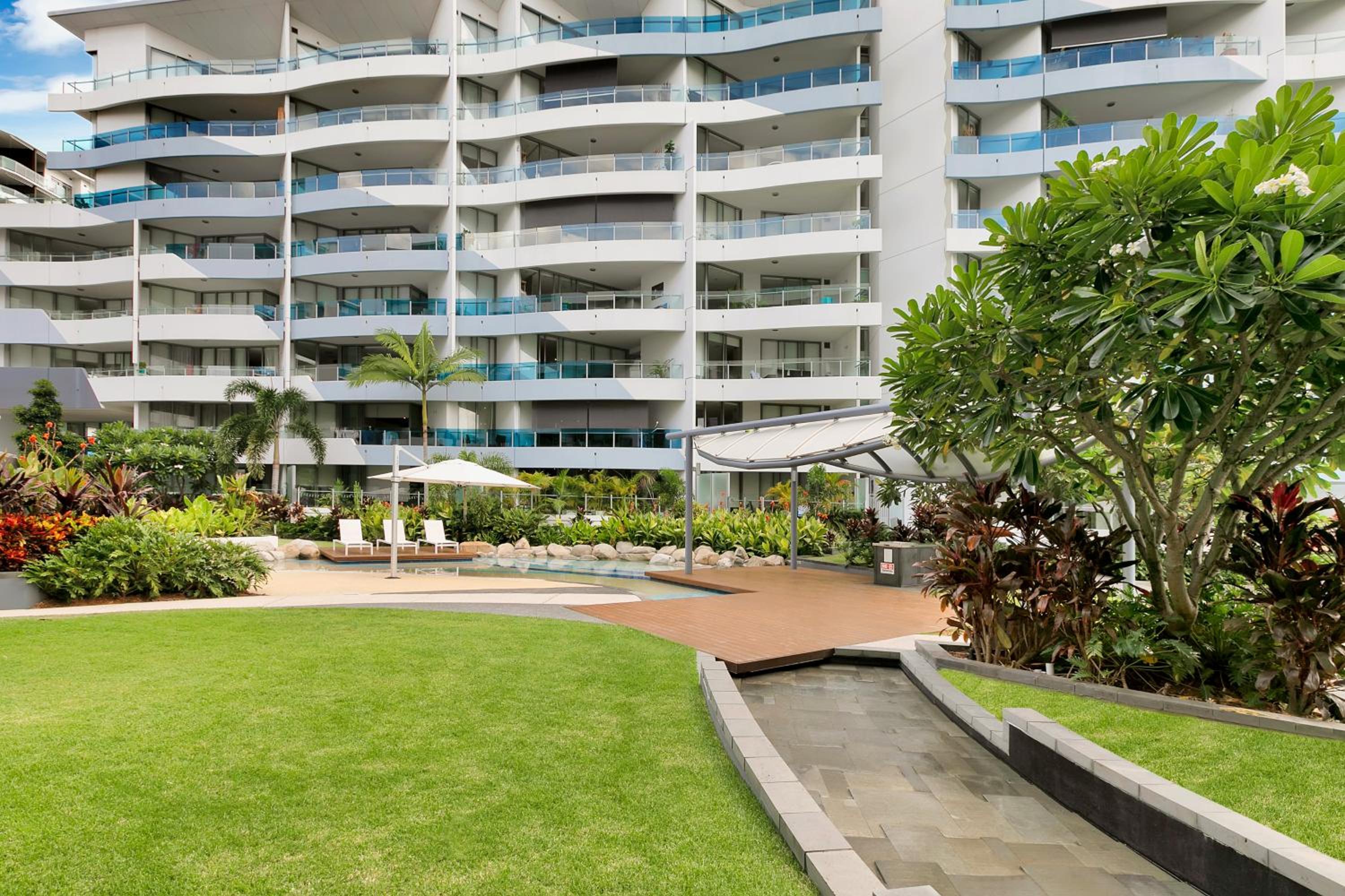 Hotel Stunning Waterfront Penthouse 3 or 4 Bedrooms - Image 1