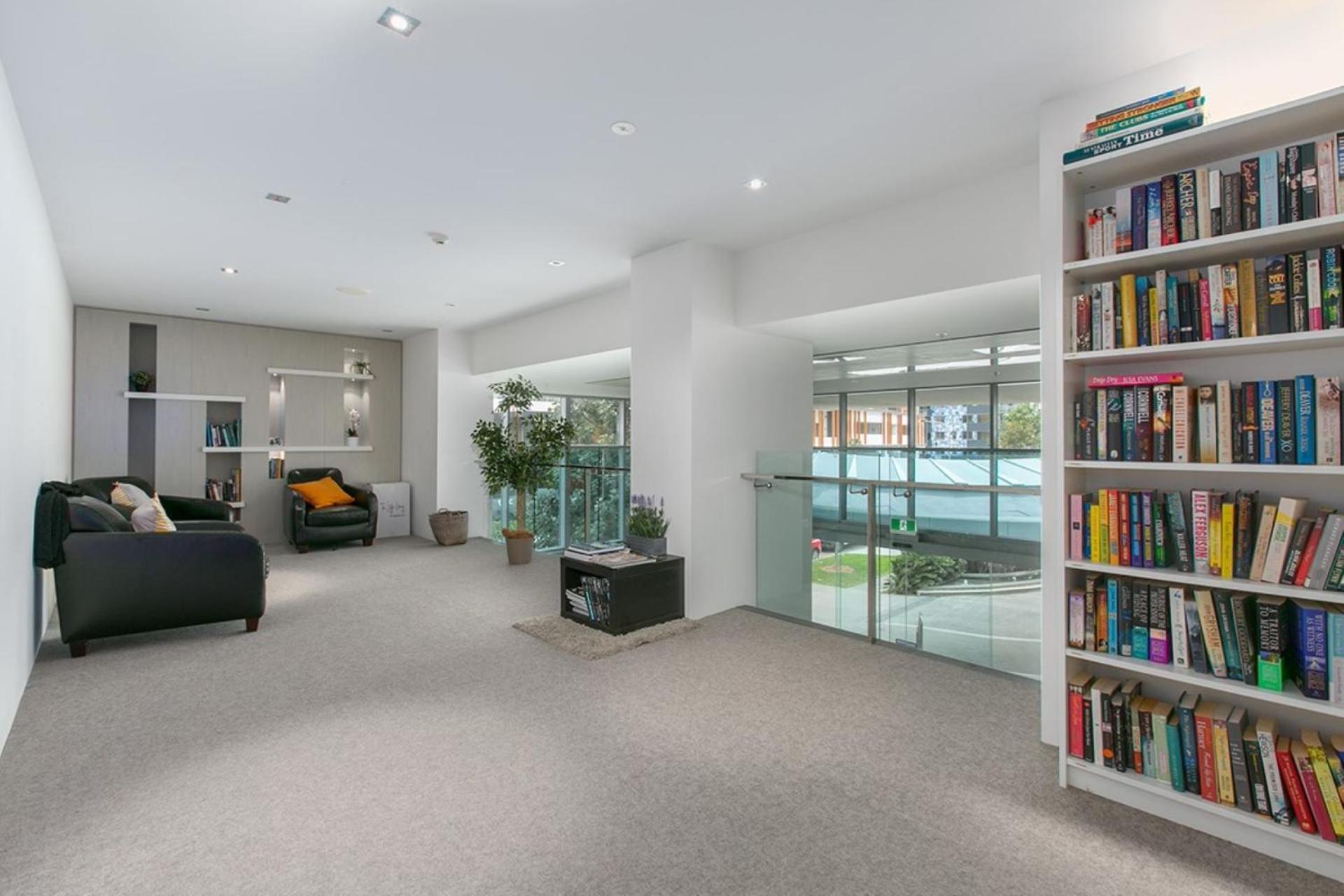 Stunning Waterfront Penthouse 3 or 4 Bedrooms