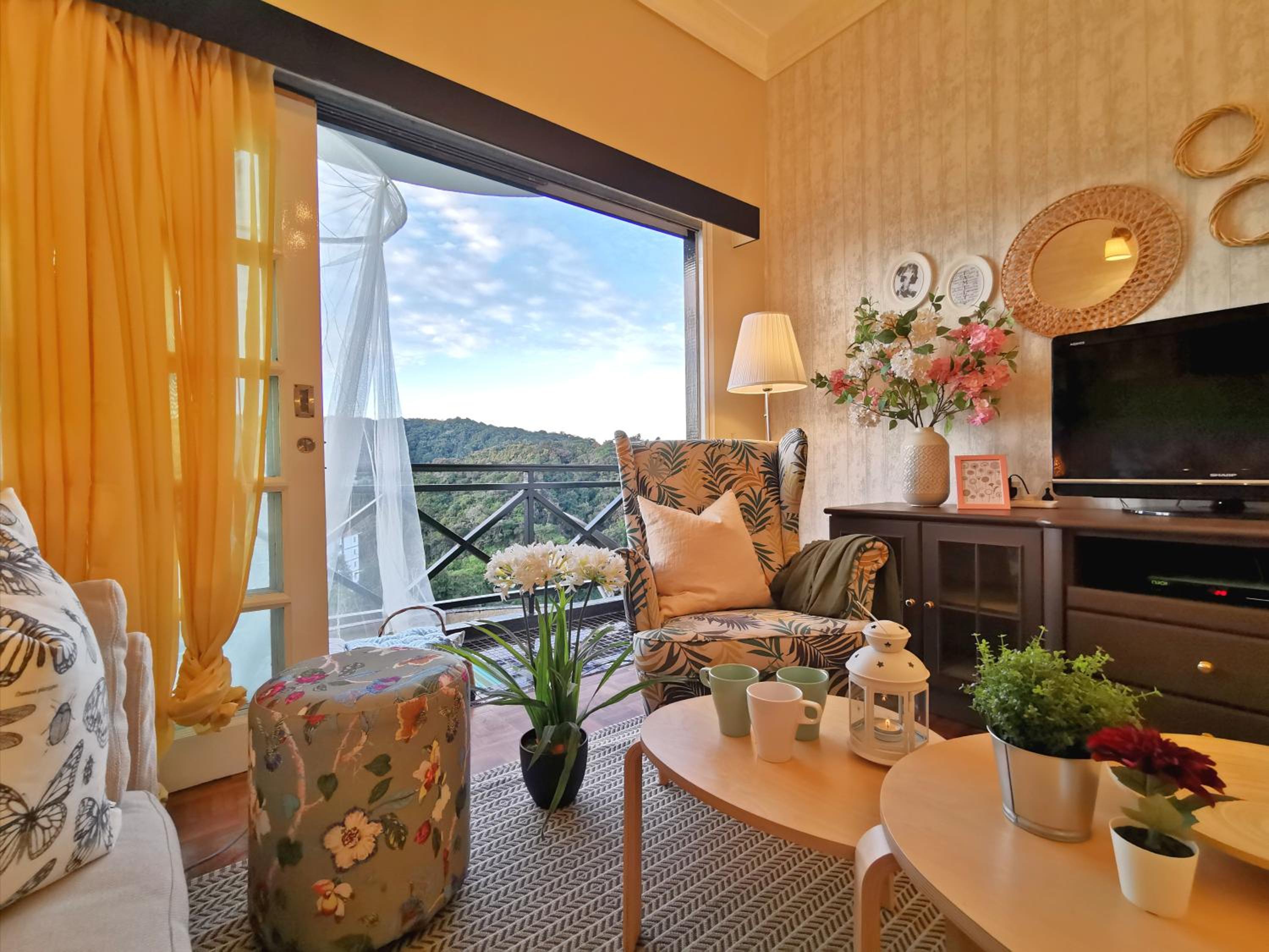Green Hill Apartment