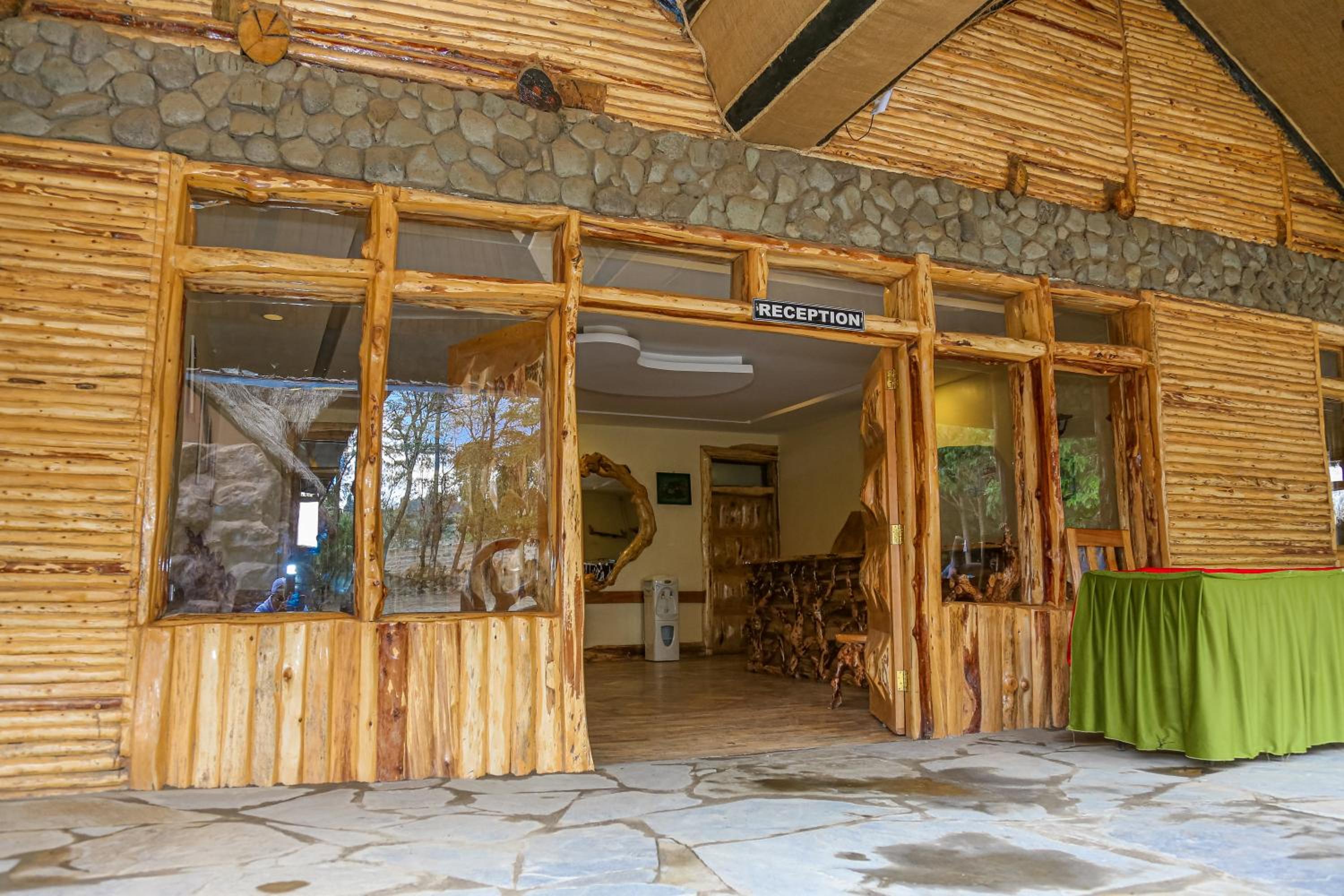 Dovenest Lodge