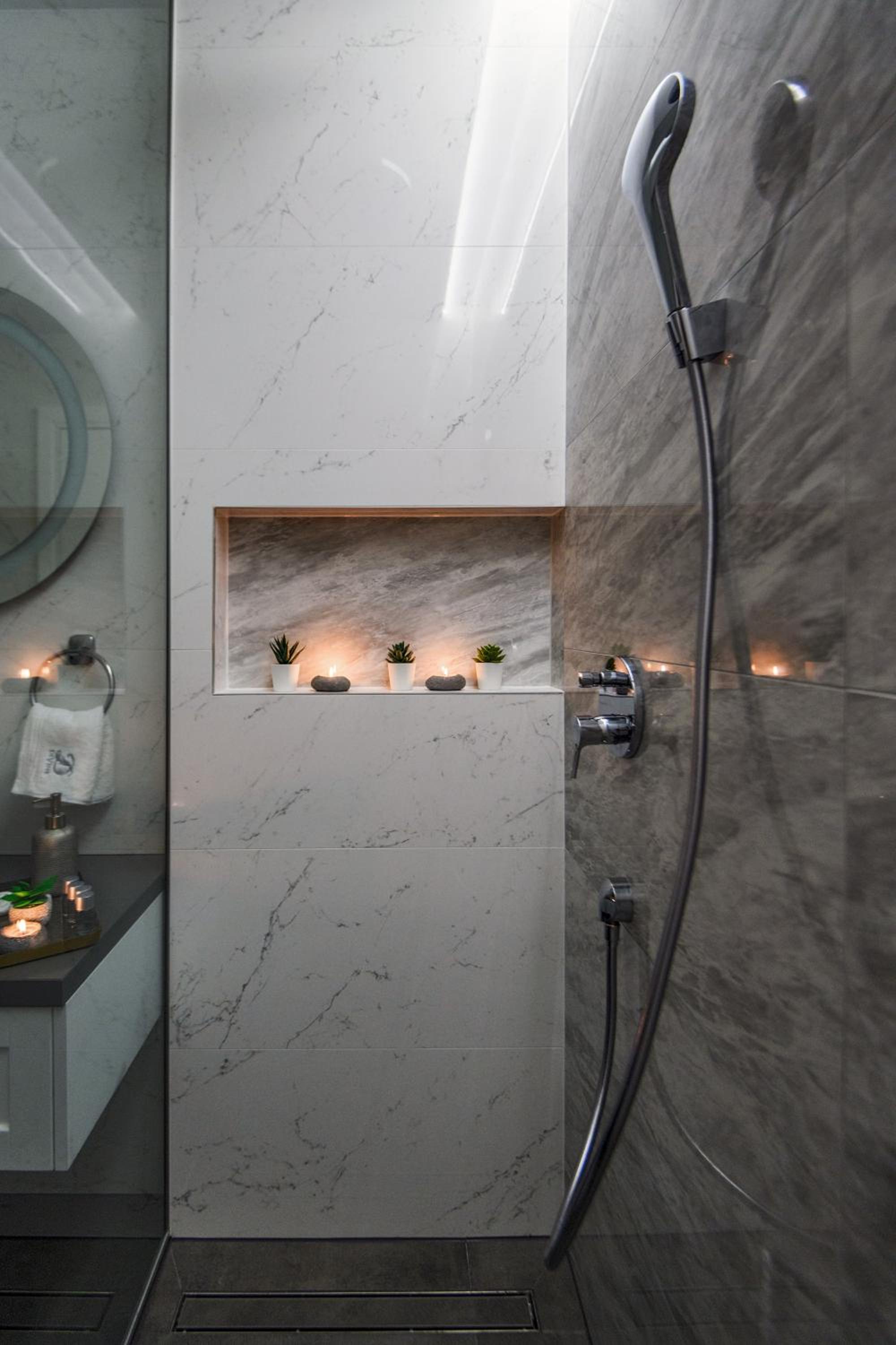 DiVine Luxury Apartment Blue view 4