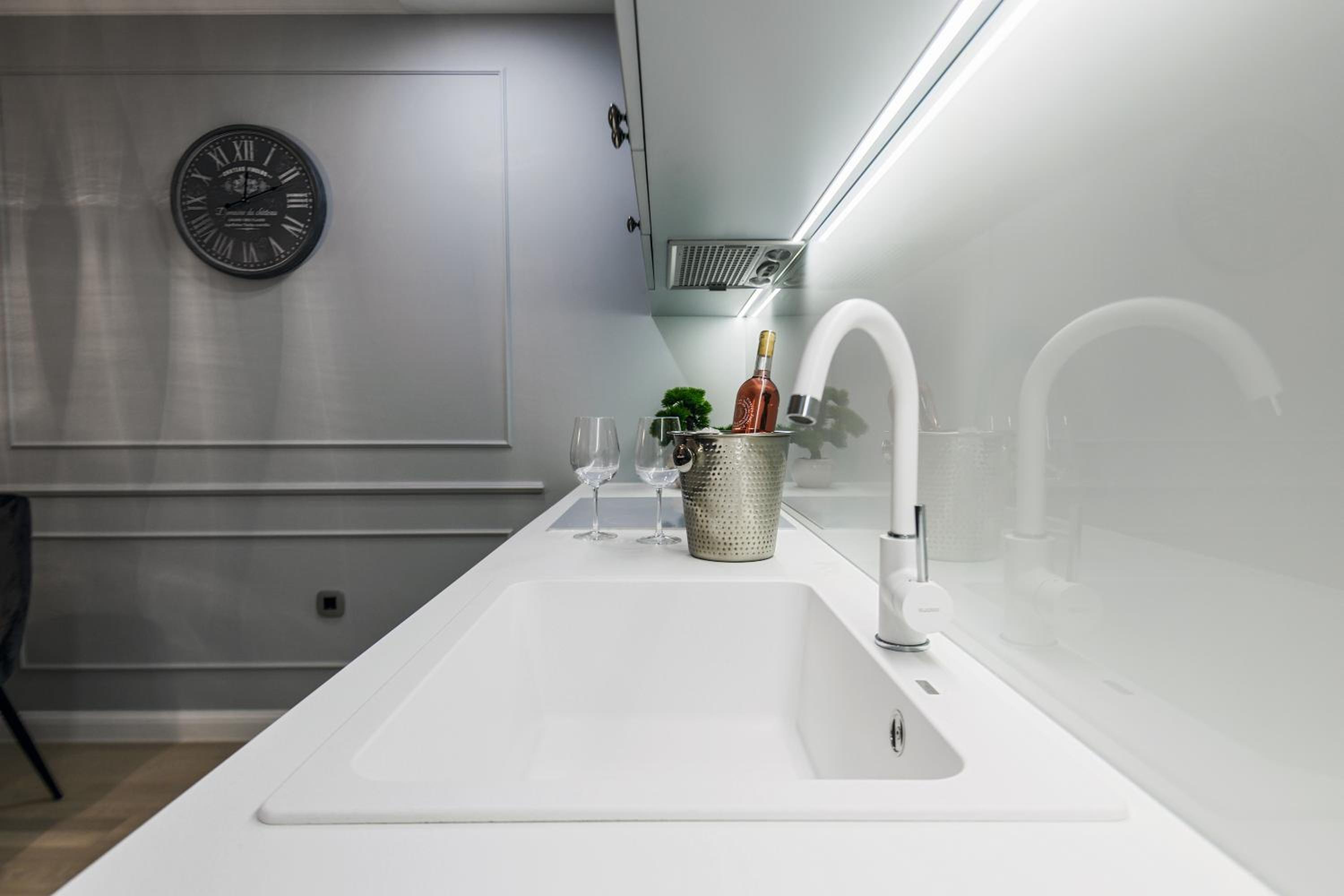 DiVine Luxury Apartment Blue view 5