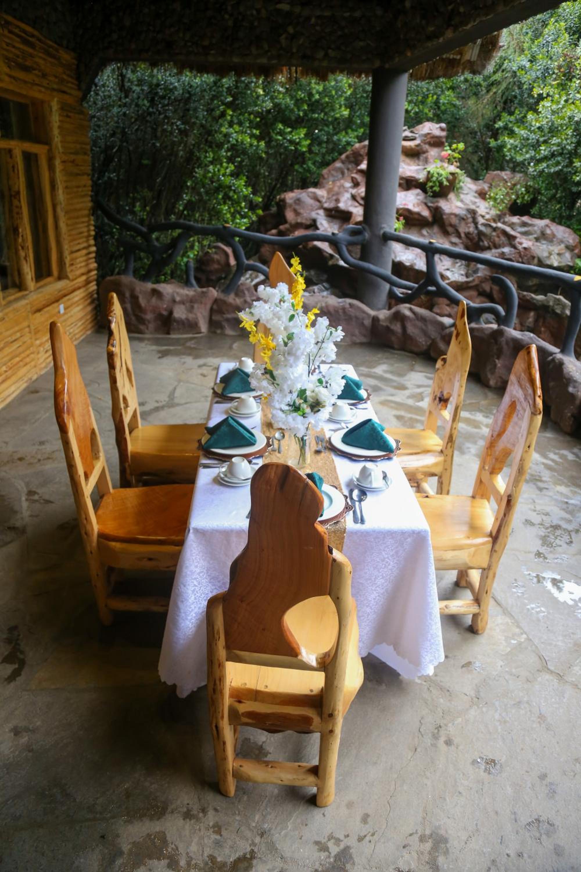 Dovenest Lodge