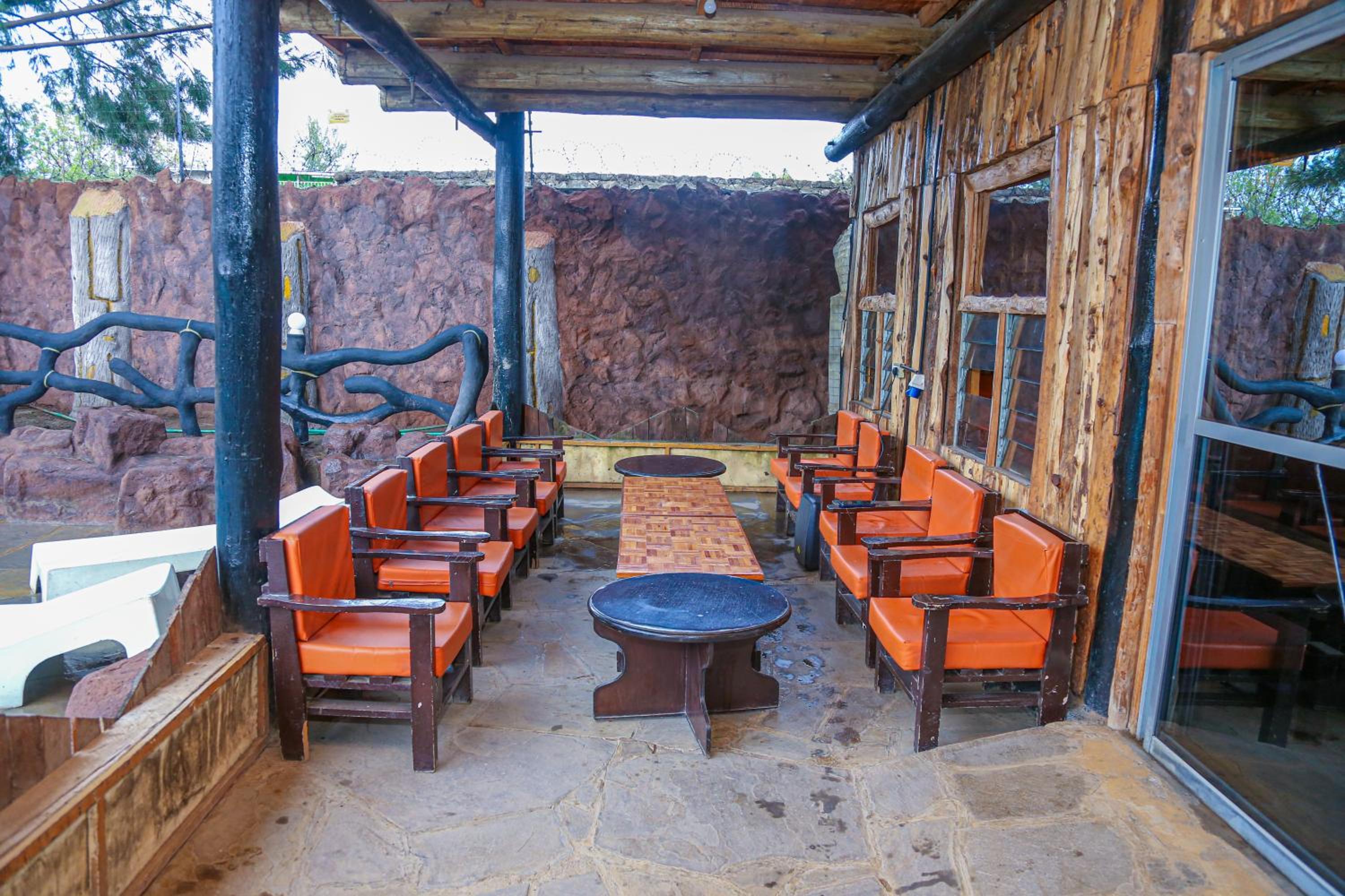 Dovenest Lodge