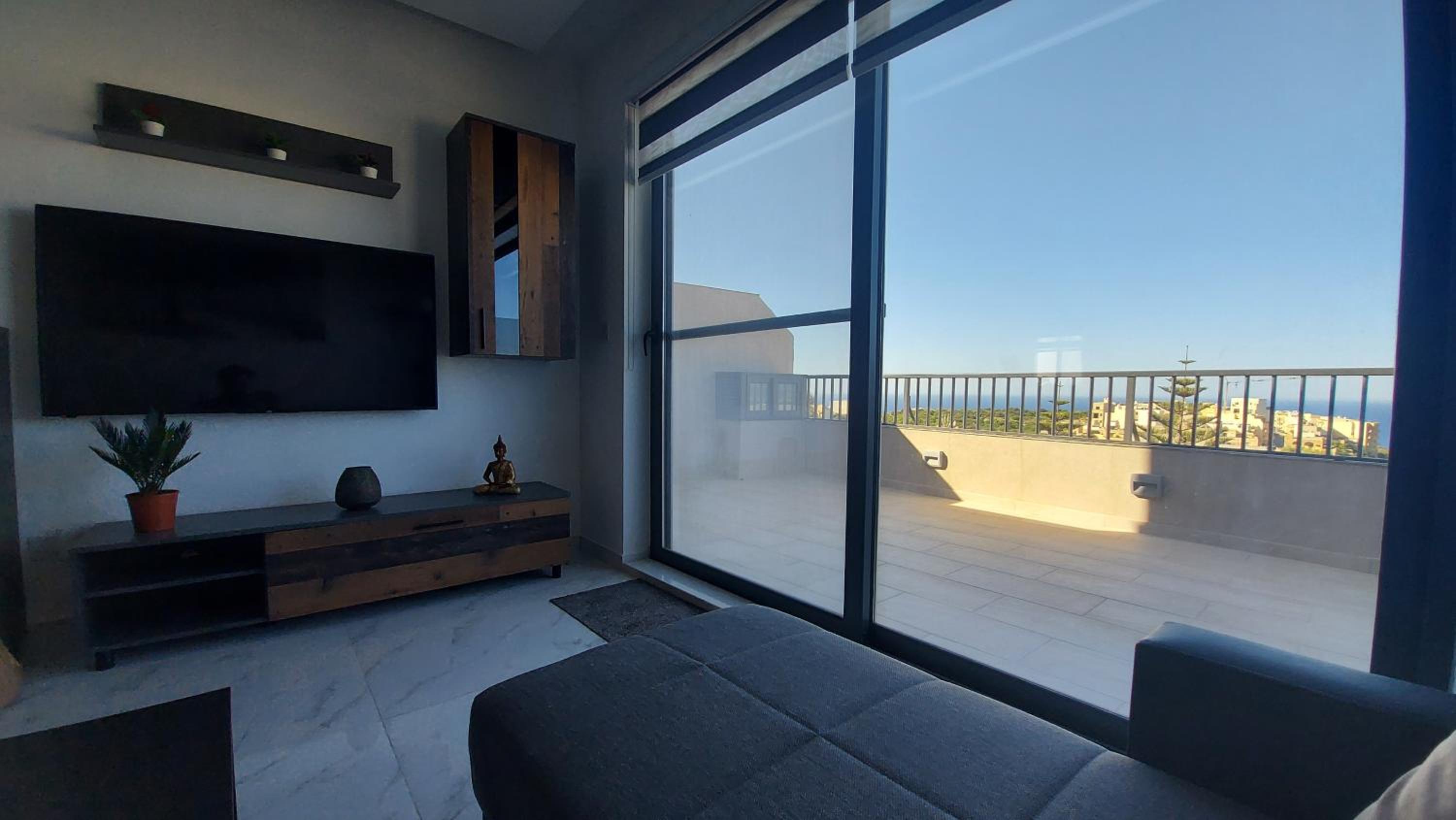 Nebur Penthouse, Sea Views & Private Roof Top Pool view 4