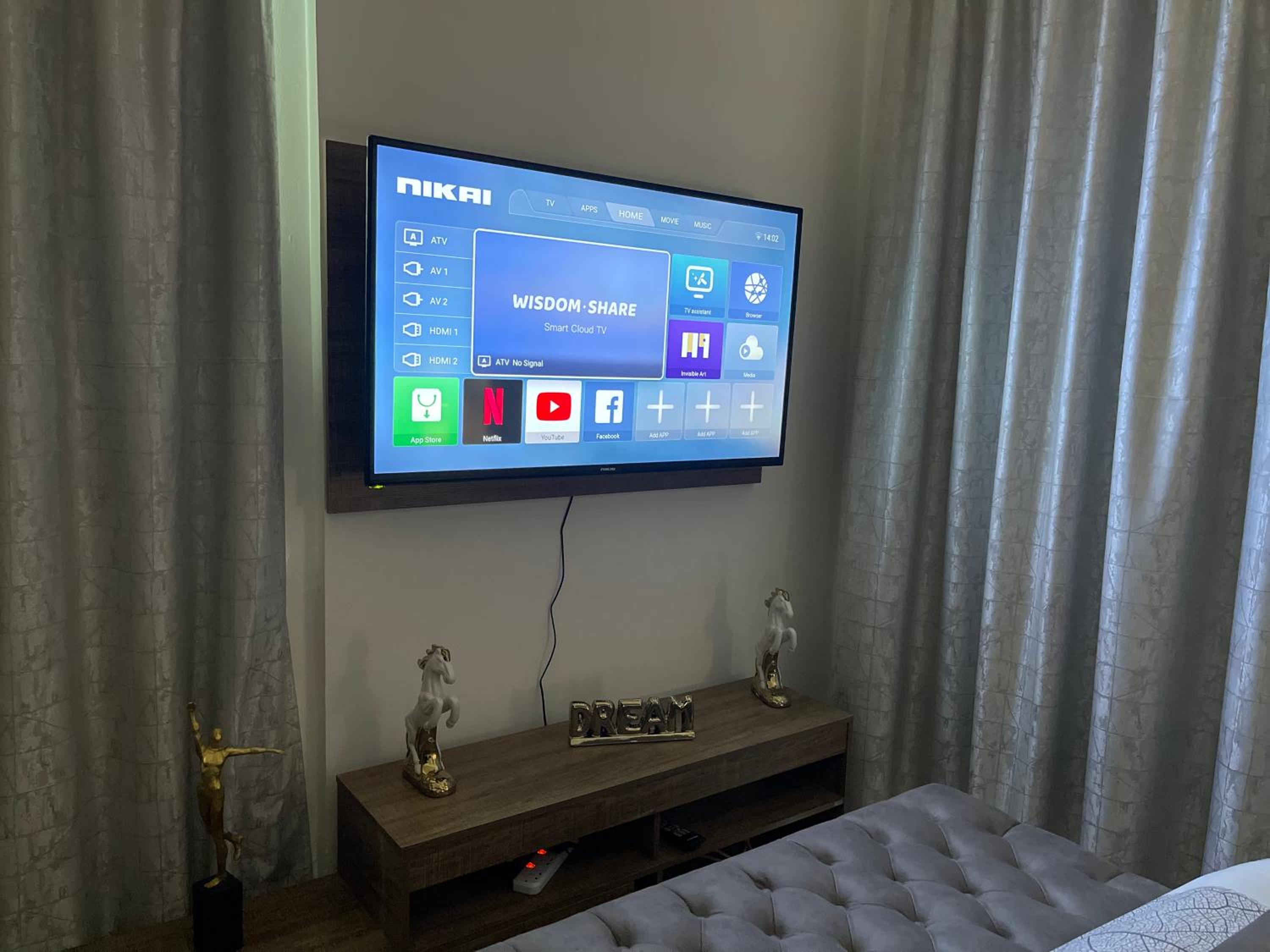 Luxury Room with Marina view close to JBR Beach and Metro with Shared Kitchen