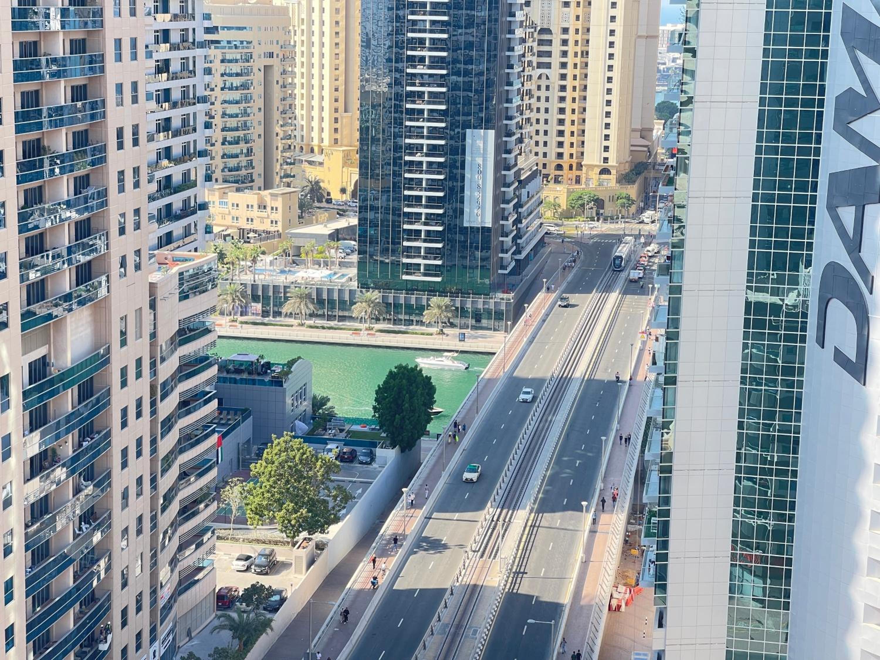 Luxury Room with Marina view close to JBR Beach and Metro with Shared Kitchen