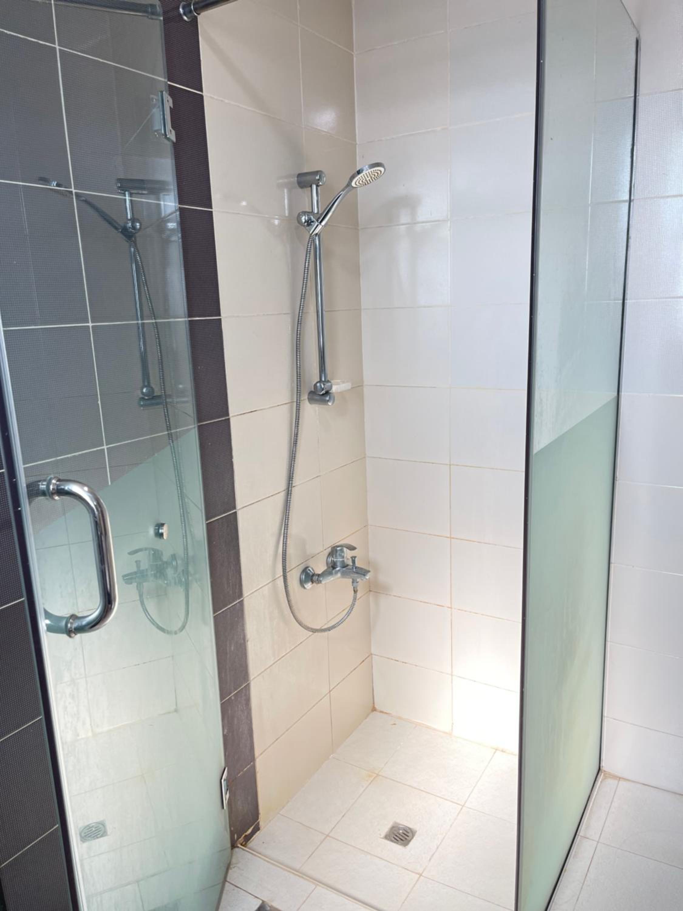 Luxury Room with Marina view close to JBR Beach and Metro with Shared Kitchen