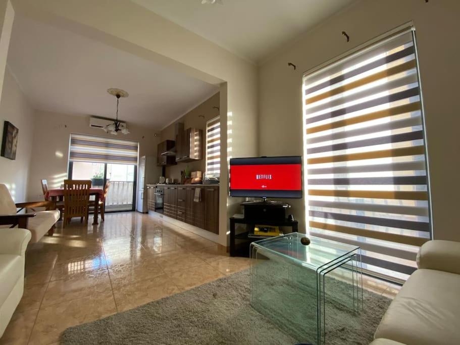 May Flower: Modern Flat close to Airport/Bus Stops view 2