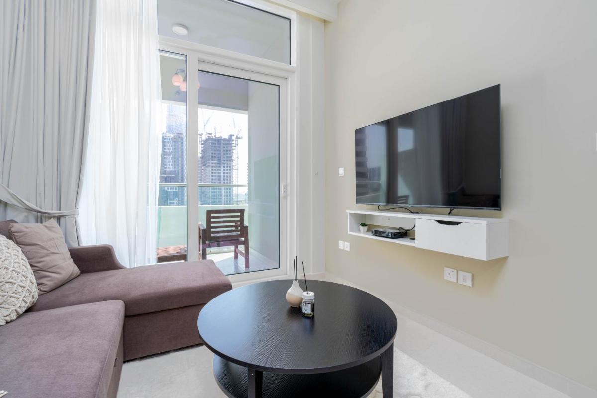 Pristine 1 BR at Reva Residences