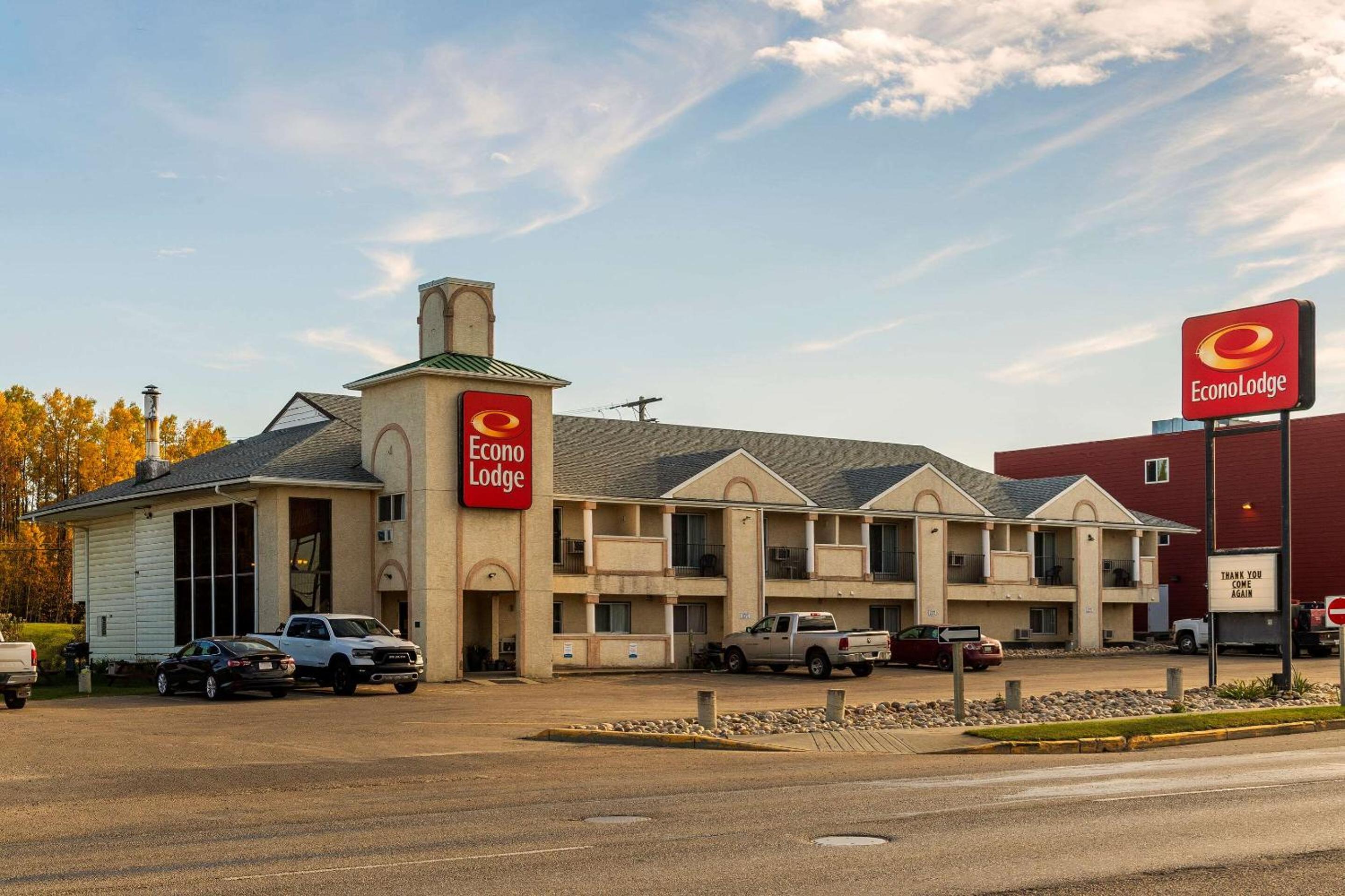 Edson Vacations - Econo Lodge - Property Image 1