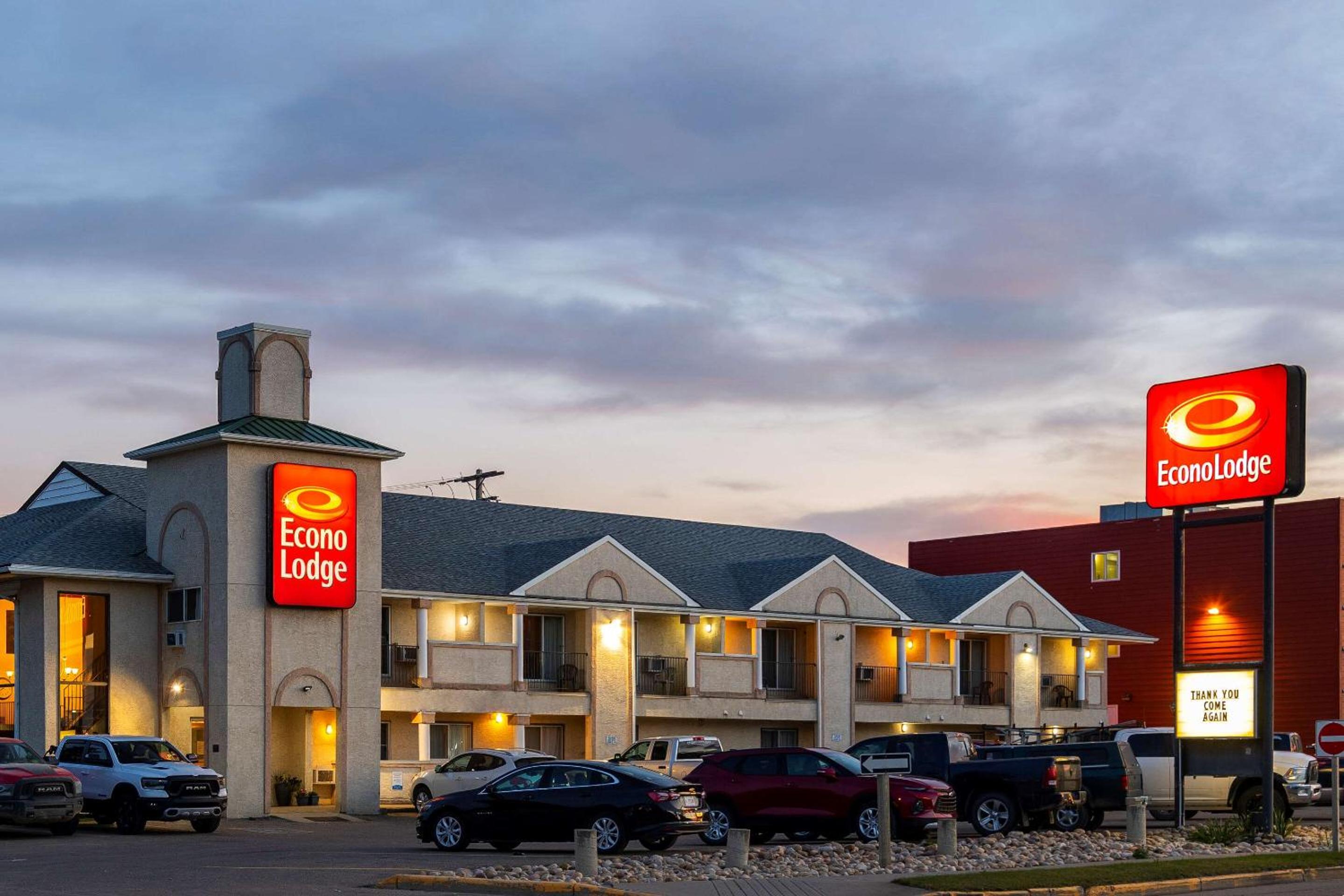 Edson Vacations - Econo Lodge - Property Image 2