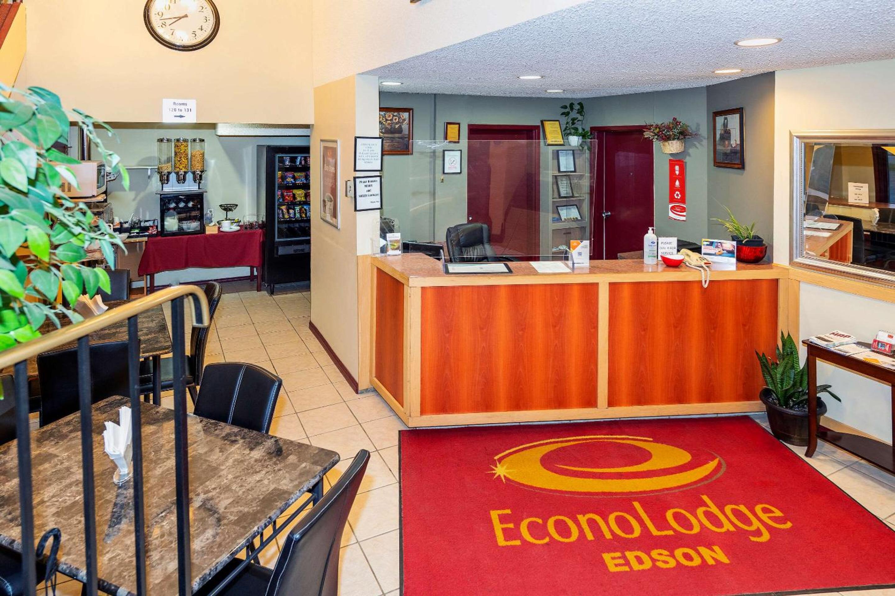Edson Vacations - Econo Lodge - Property Image 3