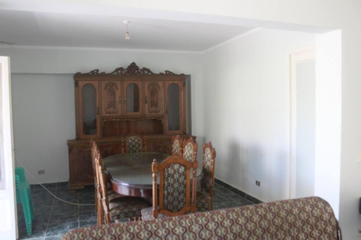 Spacious 5-Bed House in Alamein with Large garden view 5