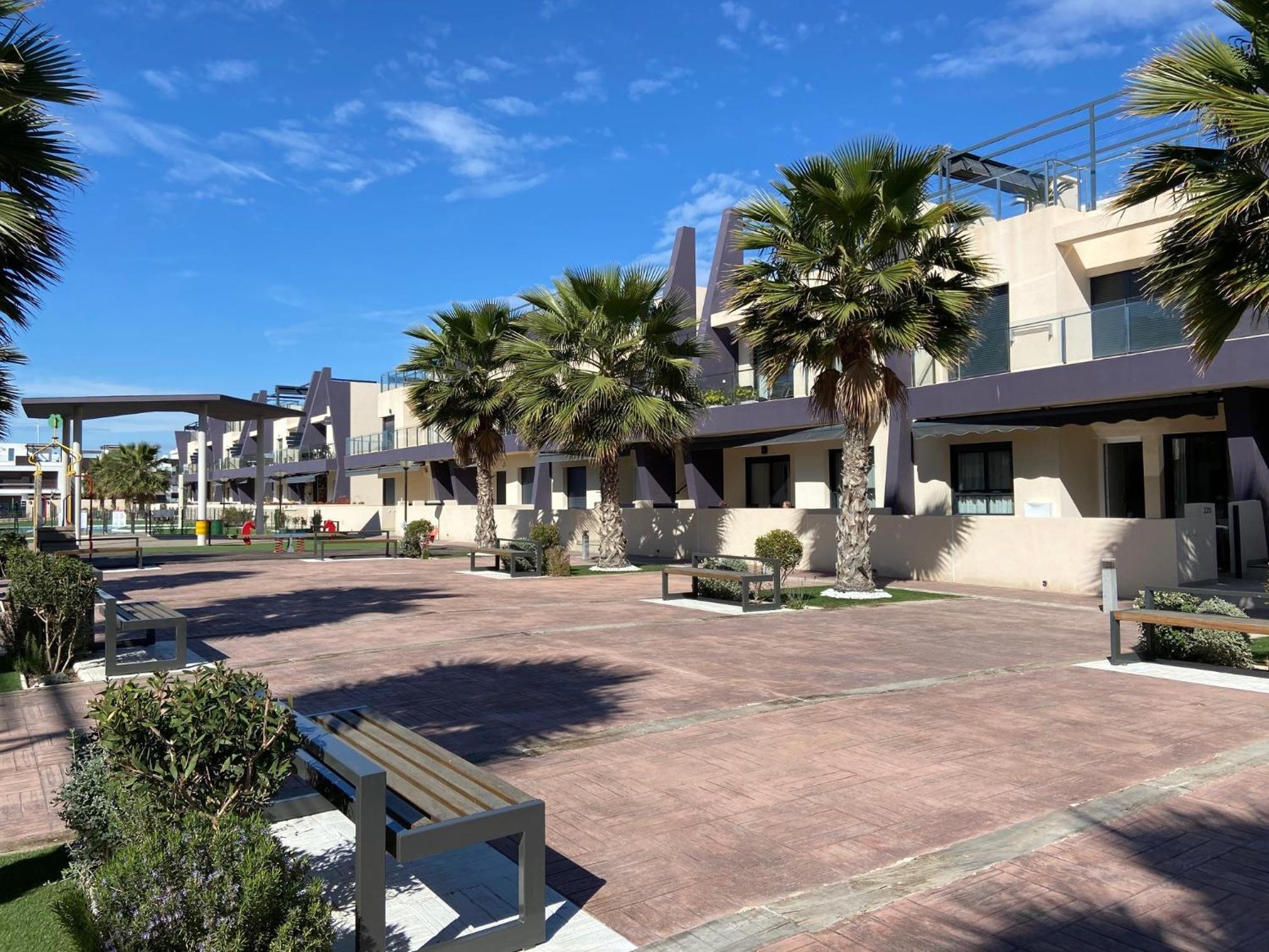 Higuericas Costa 223 - Planta baja soleada en residencial con 2 piscinas view 3
