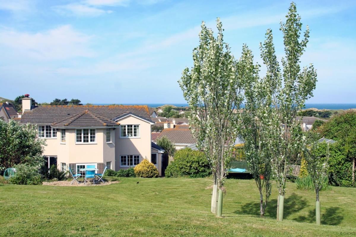 CROYDE OCEAN VILLA 4 Bedrooms view 2