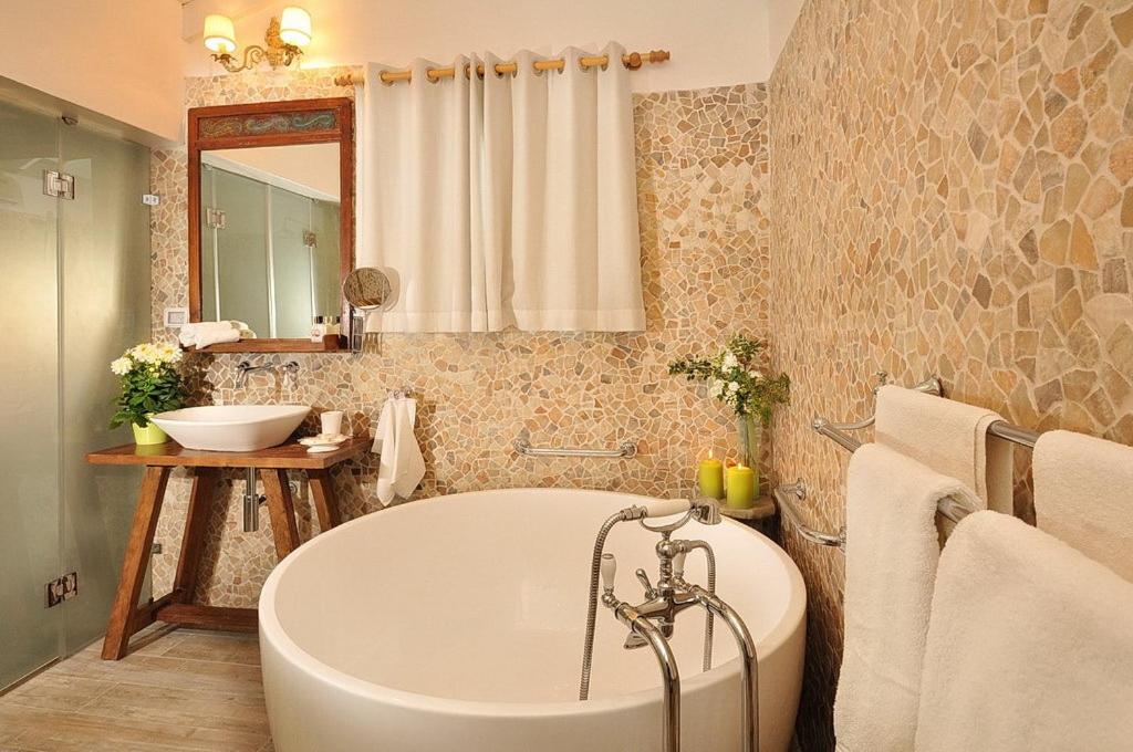 Pina Balev Inn