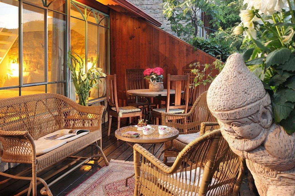 Pina Balev Inn